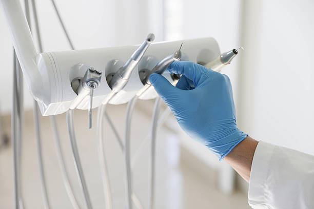 Professional Tooth Extraction technician working in Williamsburg, FL